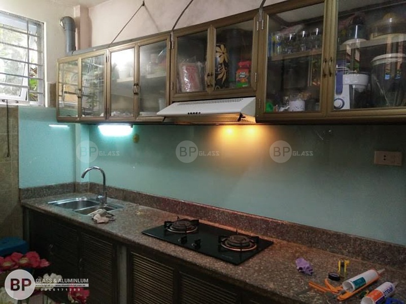 Kính bếp cường lực màu trắng sữa Anh Dũng Thọ Lão